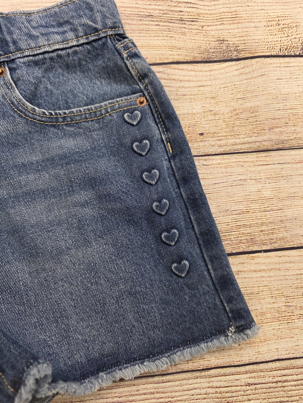 Old‎ Navy Hi Rise Denim Cutoff Shorts with Heart Embroidery Size 10 - Picture 2 of 5